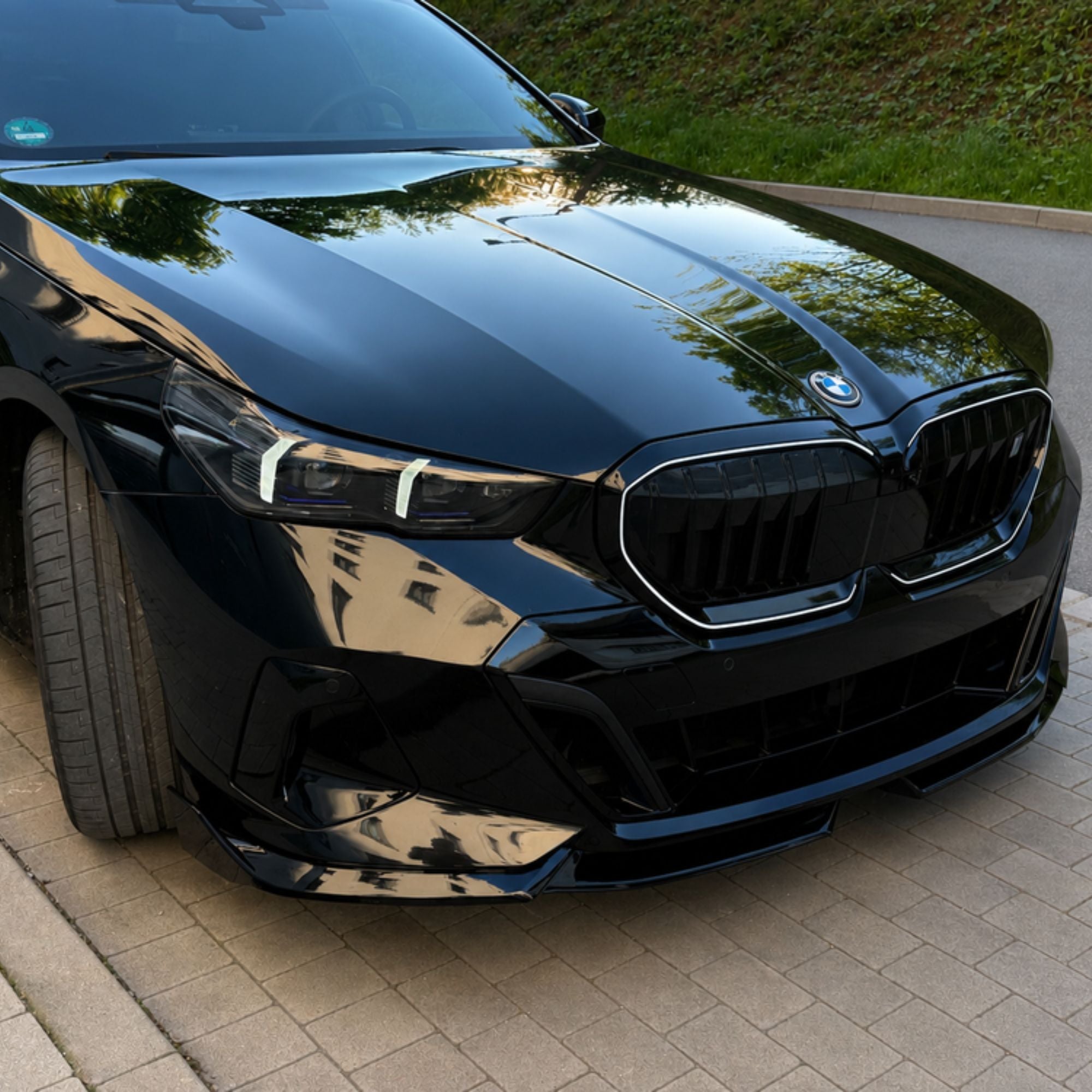BMW 5 Series G60 G61 Gloss Black MP Style Front Lip Splitter (2024+)